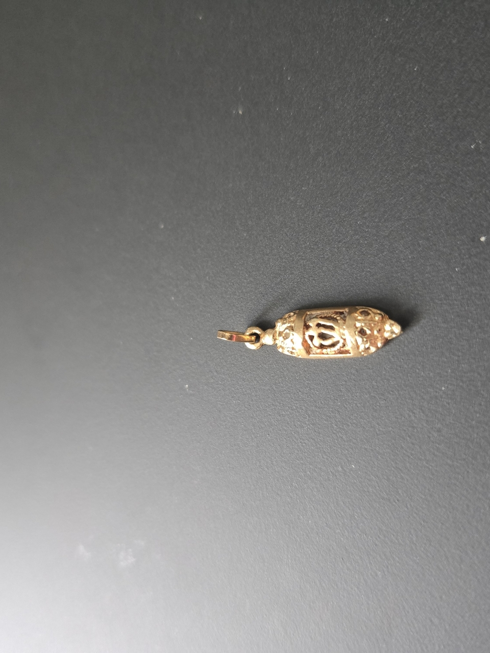 Vintage 14K Gold Filigree Mezuzah Charm Pendant Jewish Judaica Hebrew Shin